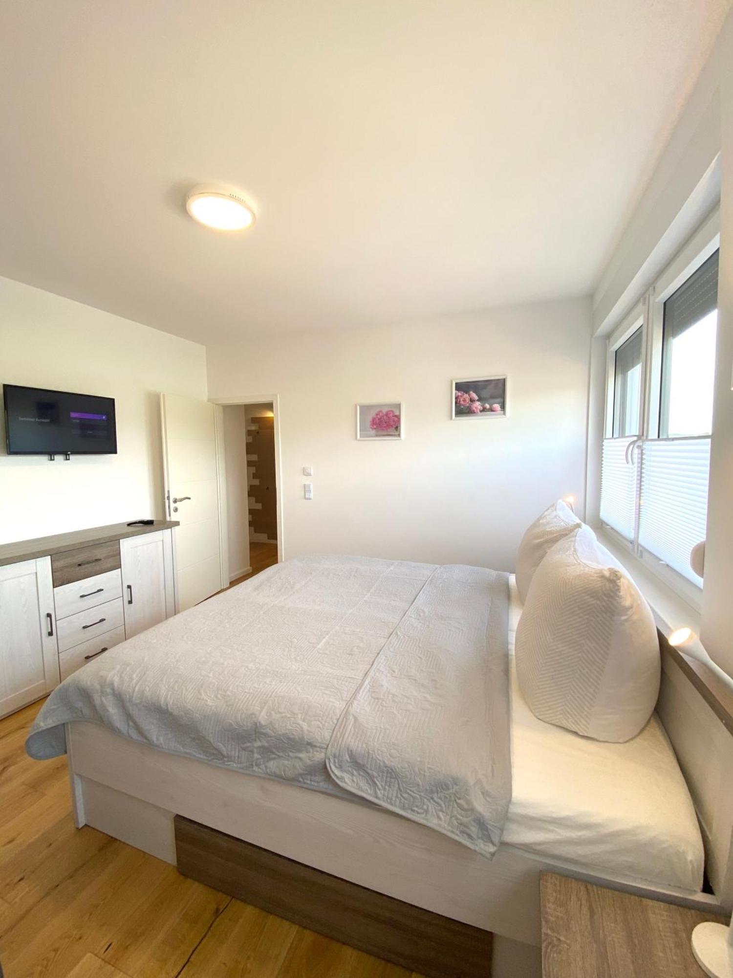 Pastelani Apartment บุคโคว์ ภายนอก รูปภาพ